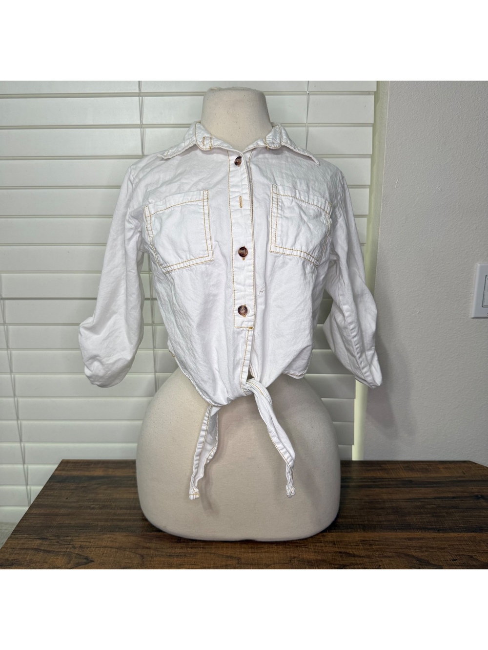 New Glory Women's White Button-Up Tie-Front Shirt Size Small